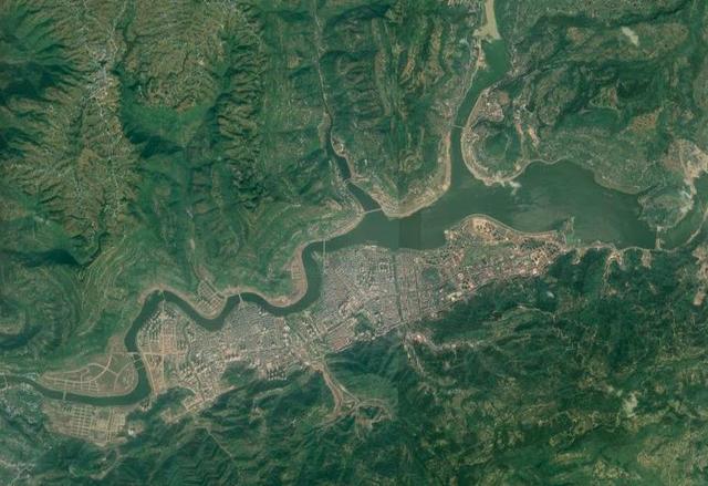 原创卫星上看重庆开州围绕汉丰湖而建正打造成滨湖宜居城市