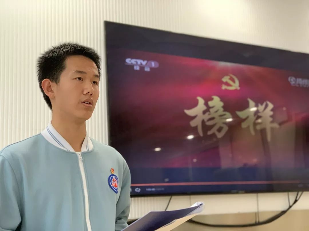 北京八中团委开展每周一讲每月一辩暨青春与祖国同在主题团课