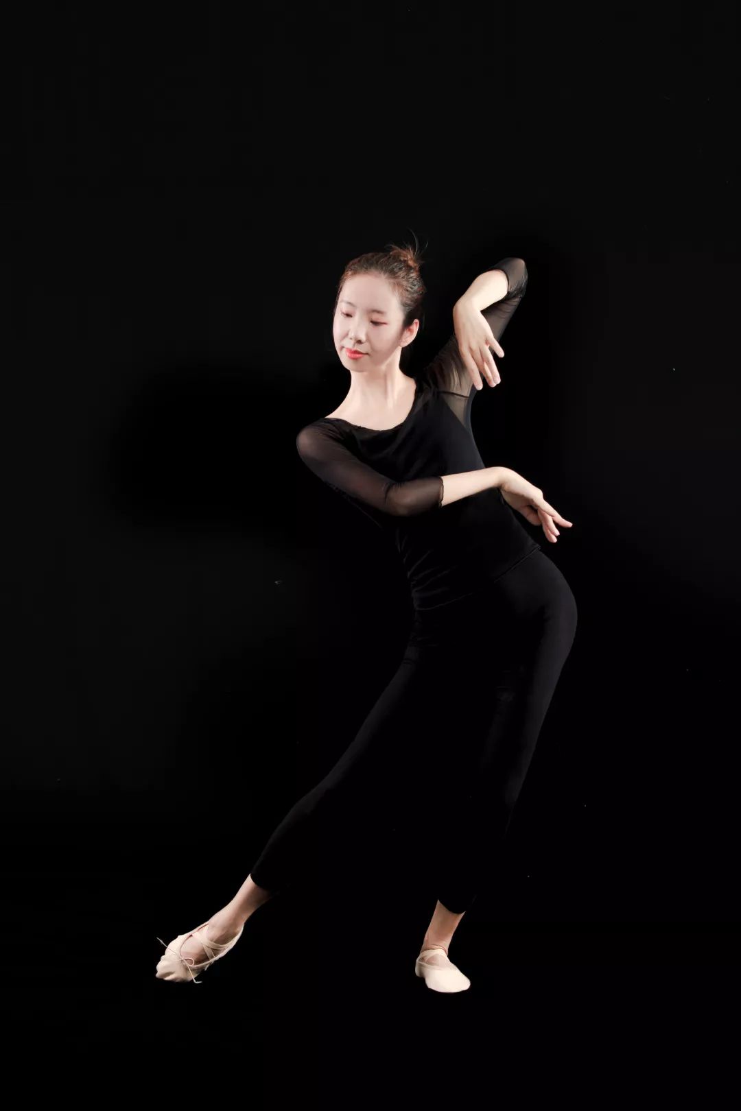 舞蹈老师形象照姿势图片