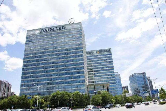 北汽增持戴姆勒股份,吉利默默吃瓜_北京奔驰