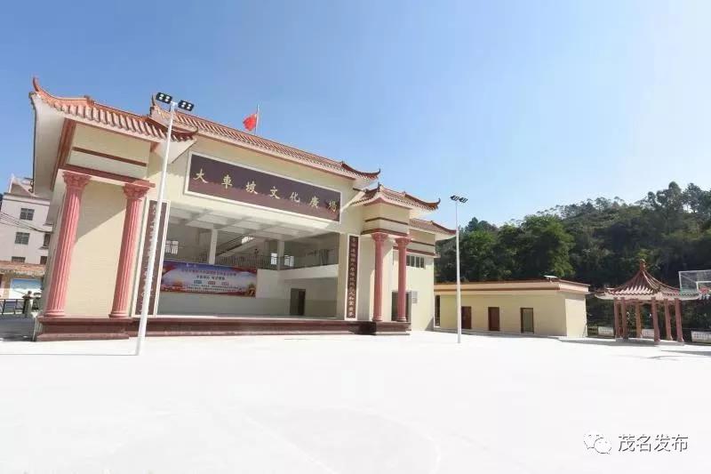 许志晖十分关心基层干部工作生活情况,还专程来到高州市石板镇政府