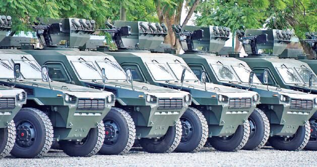 轮胎也有"防弹衣",被子弹击穿仍可高速行驶,这不是神剧!