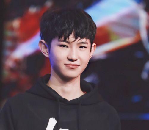 麟羽为什么能和蓝柚轮换登场除了要配合一诺阵容还是接班人