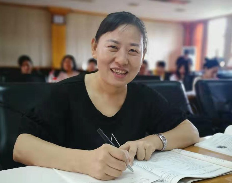 百生写百师春风化雨滋润心田写给周恩芳老师