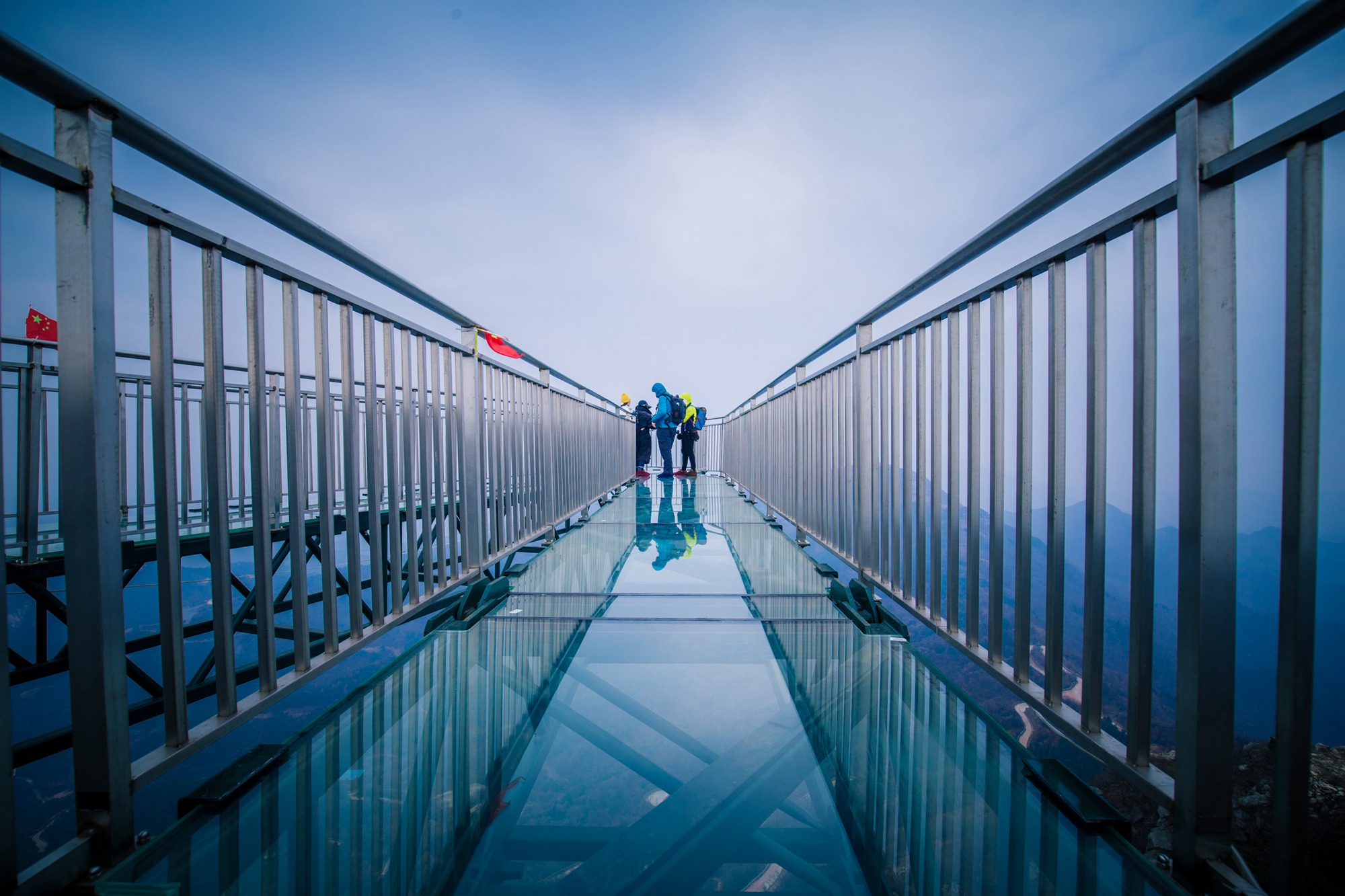 原创你知道吗?世界最长悬挑玻璃观景平台位于武汉之巅