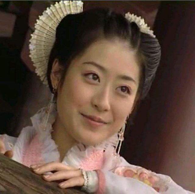 李卉:星辉公司的艺人都很乖,很能忍,除了黄圣依