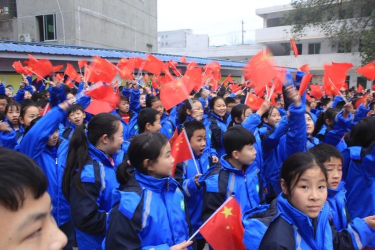 三台县向阳中学举行2019年秋素质教育成果展示活动暨家校联谊会