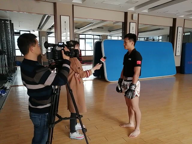 胡亚飞究竟有多强,看过其比赛的拳迷能发现,在对