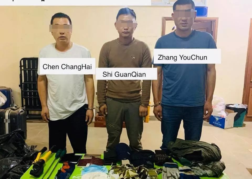 据悉,5名嫌疑人分别在两起案件中被捕,包括: 1,3名中国嫌疑人因绑架