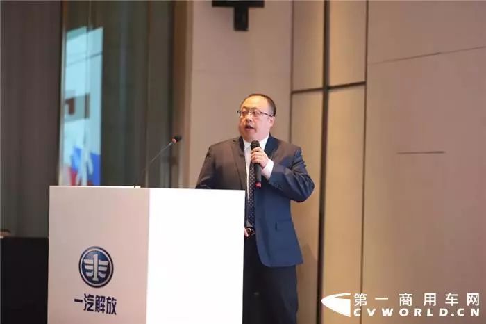 专用车部部长李铁军发言