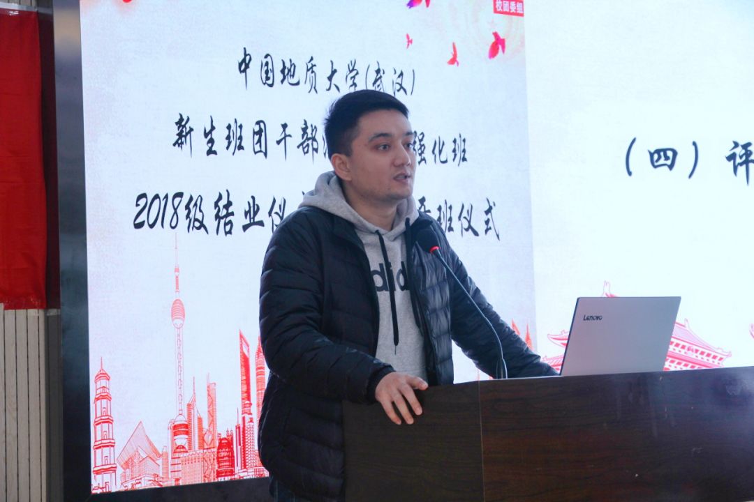 由2018级强化班指导老师努尔夏提老师对18级学员的结题展示进行点评
