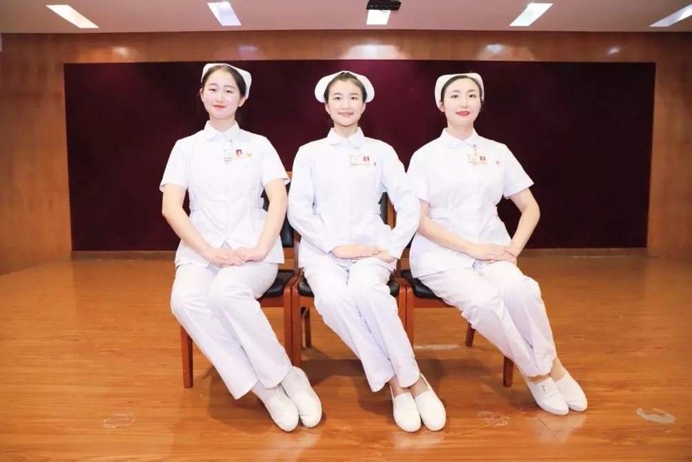 医院动态塑职业形象展天使风采我院护理礼仪队汇报展示活动圆满完成