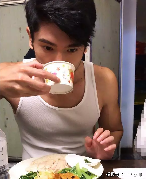 高以翔去世二哥高宇桥现身!身高1米88,和弟弟宛如是双胞胎