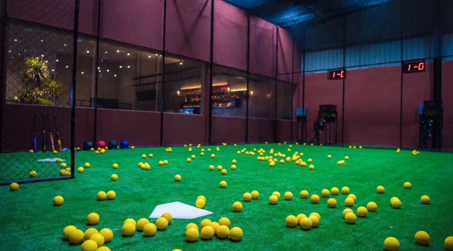 很多棒球俱乐部为解决培训场地问题,用室内棒球打击馆进行棒球培训