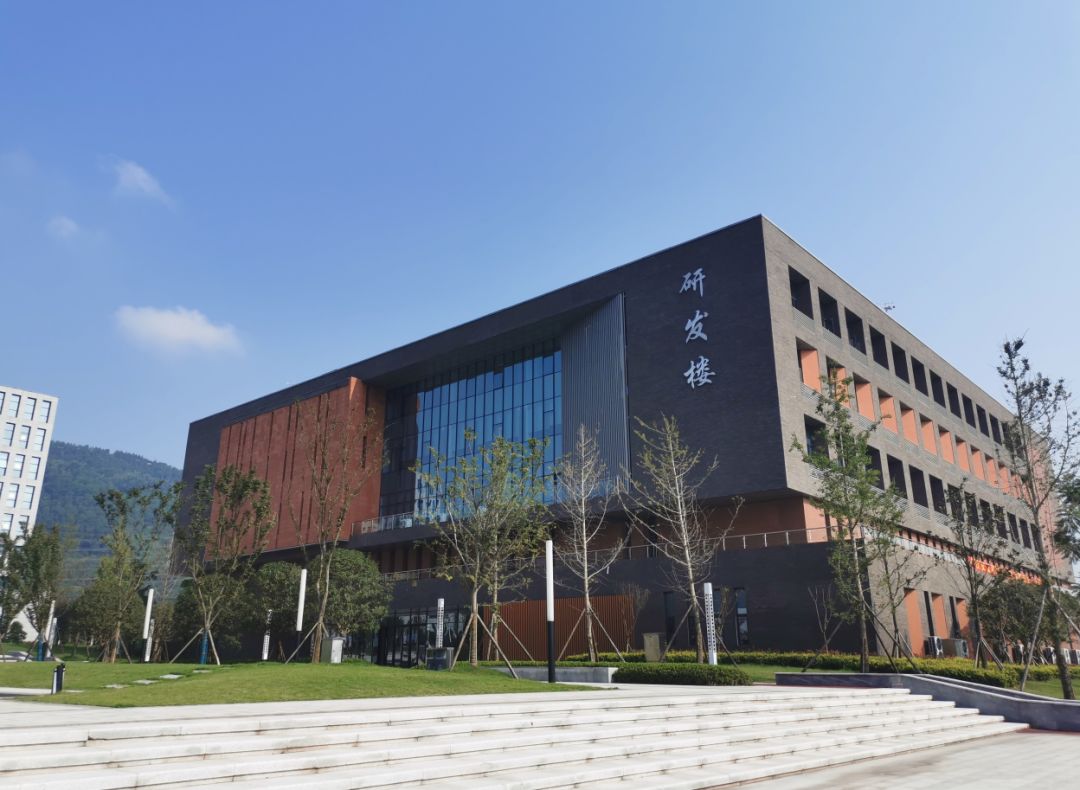 西华大学温江校区图片