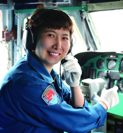 她在山东农业大学长大而今成为空军首位70后女少将