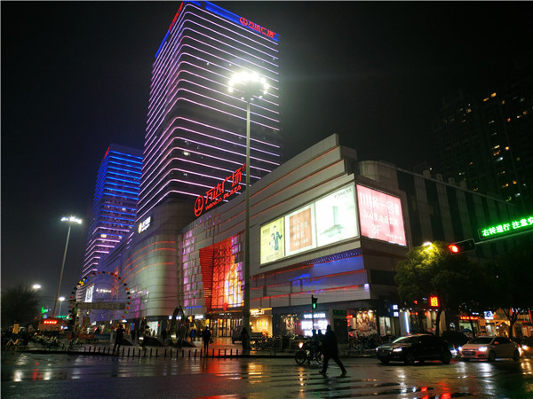 原创我们今儿来到蚌埠万达逛了逛帮阿迪耐克卖鞋的滔搏运动城