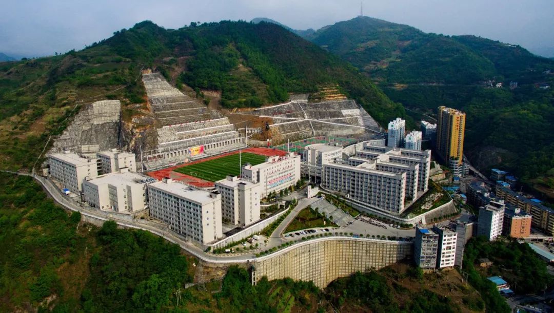 办好教育既是最基本最普惠的民生,也是阻断贫困代际传递,实现兴县富民