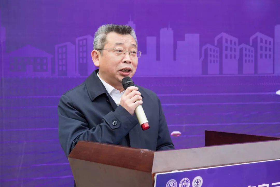 上午10点专家们分为三组,分别由叶定伟教授,李长岭教授,李宁忱教授