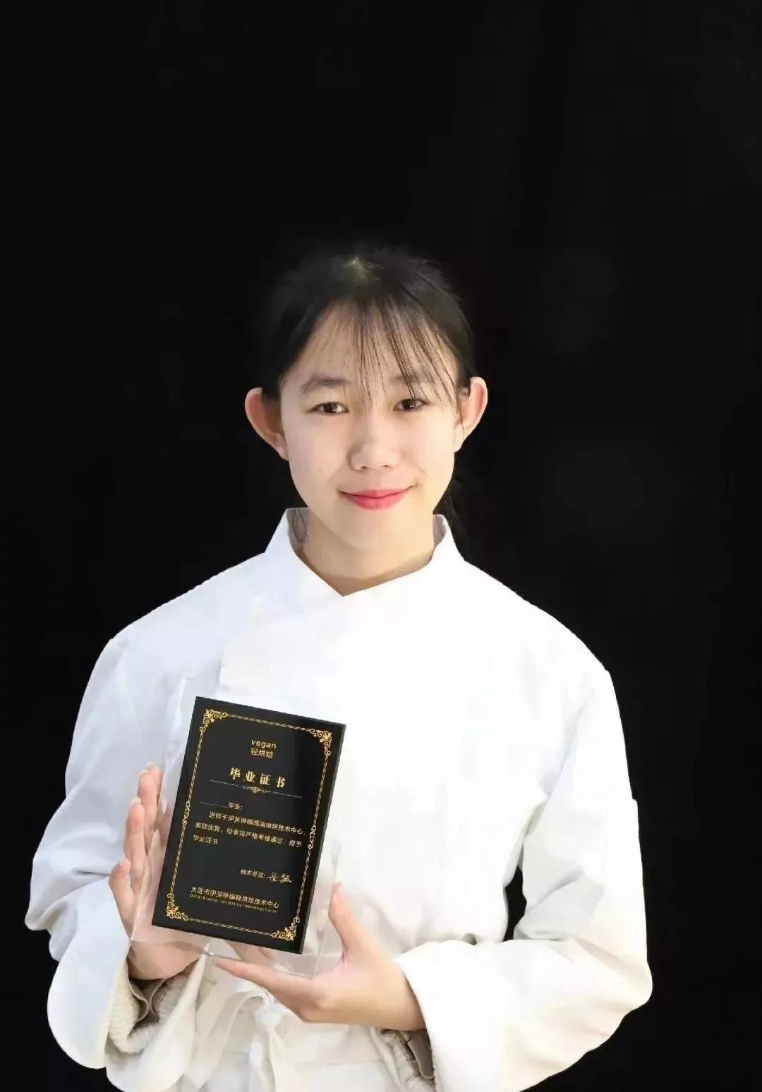 这三类课程均由岳强师傅指导教学,以轻食烘焙理念为中心,以严格6s标准