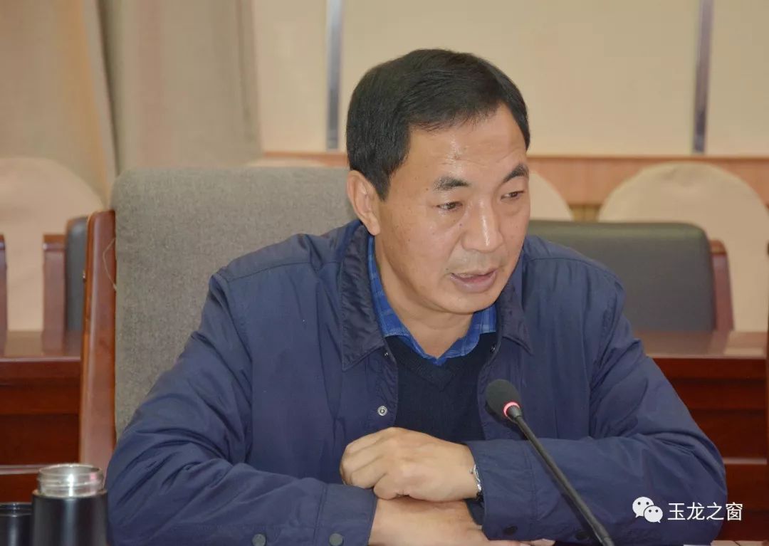 玉龙头条曹金明参加县委办公室党支部专题组织生活会