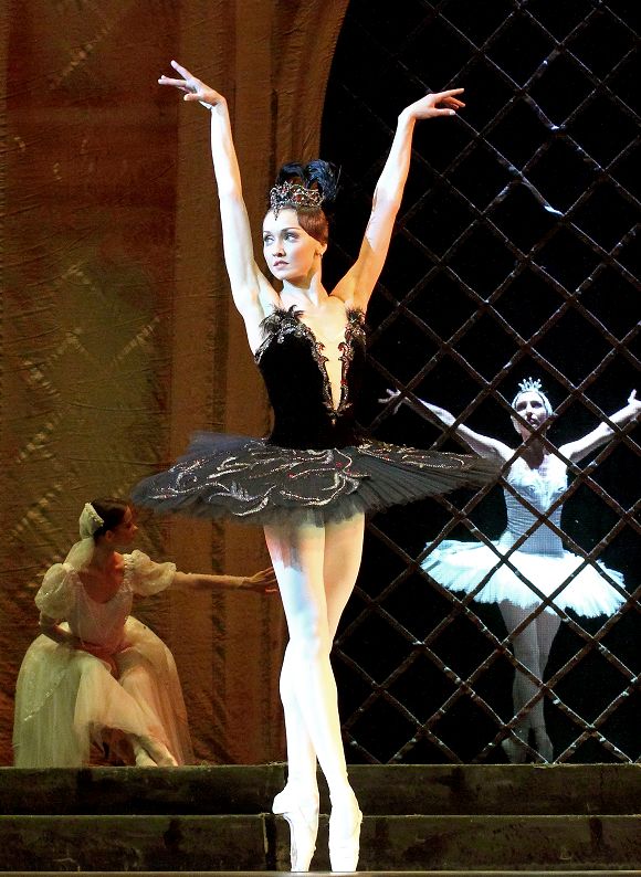 高雅艺术芭蕾舞剧天鹅湖划时代的巨作永恒不朽的天鹅荣光