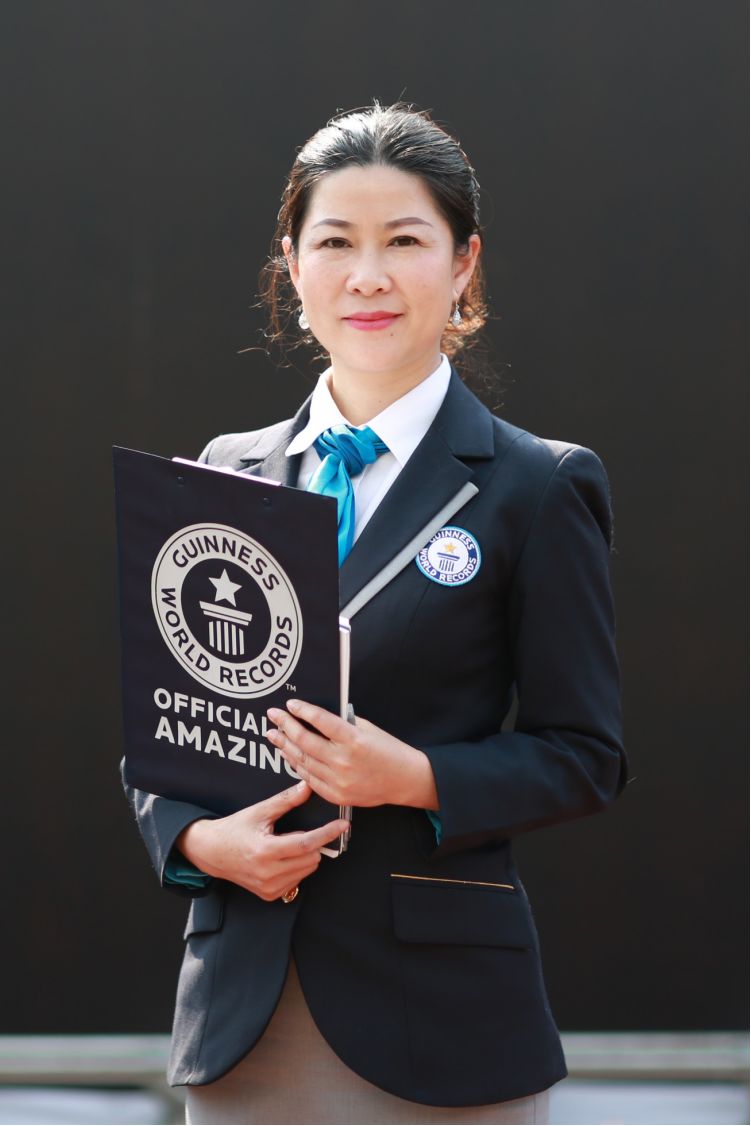 制造,公关,培训等行业获得的跨领域实践和思考带入自己的纪录认证工作