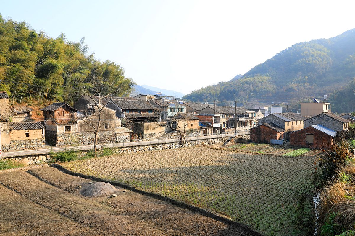 清潭忠烈反对吴越归宋隐居成村垒石成塔罕见