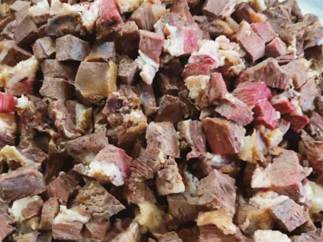牛肉就要这么吃正宗的汉源黄牛肉来了一口鲜嫩惊到你还有特色宽面等你