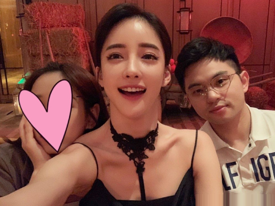 原创女装一姐艾比撞脸潘南奎!像亲姐妹,网友:整之前更漂亮!