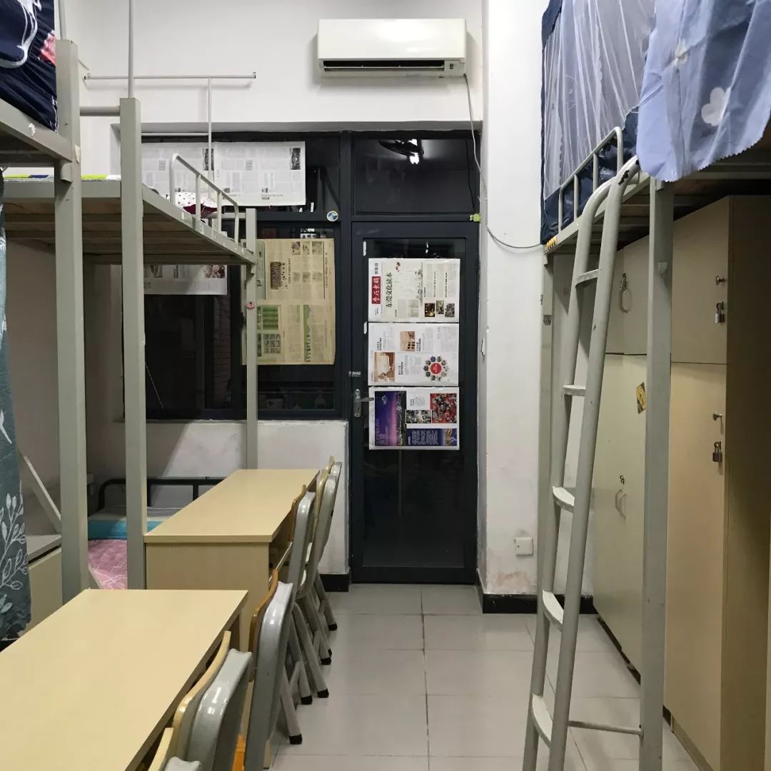 大学生活大三临近毕业的他们开始试着向社会