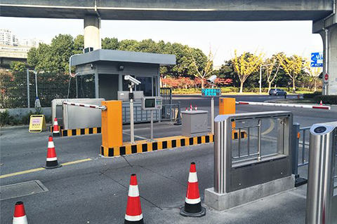 停车场管理难?试试无人值守停车场系统