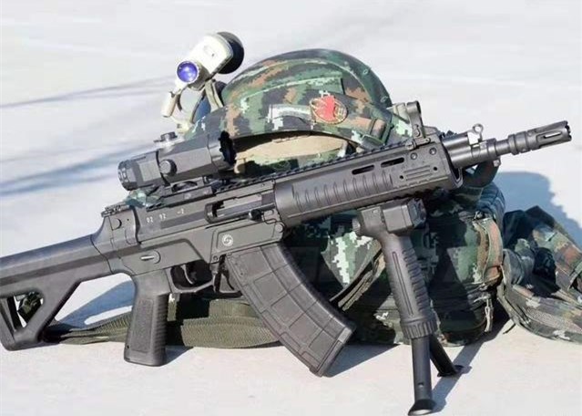 中国新式步枪超乎想象不再是简单的模仿堪比美军现役装备
