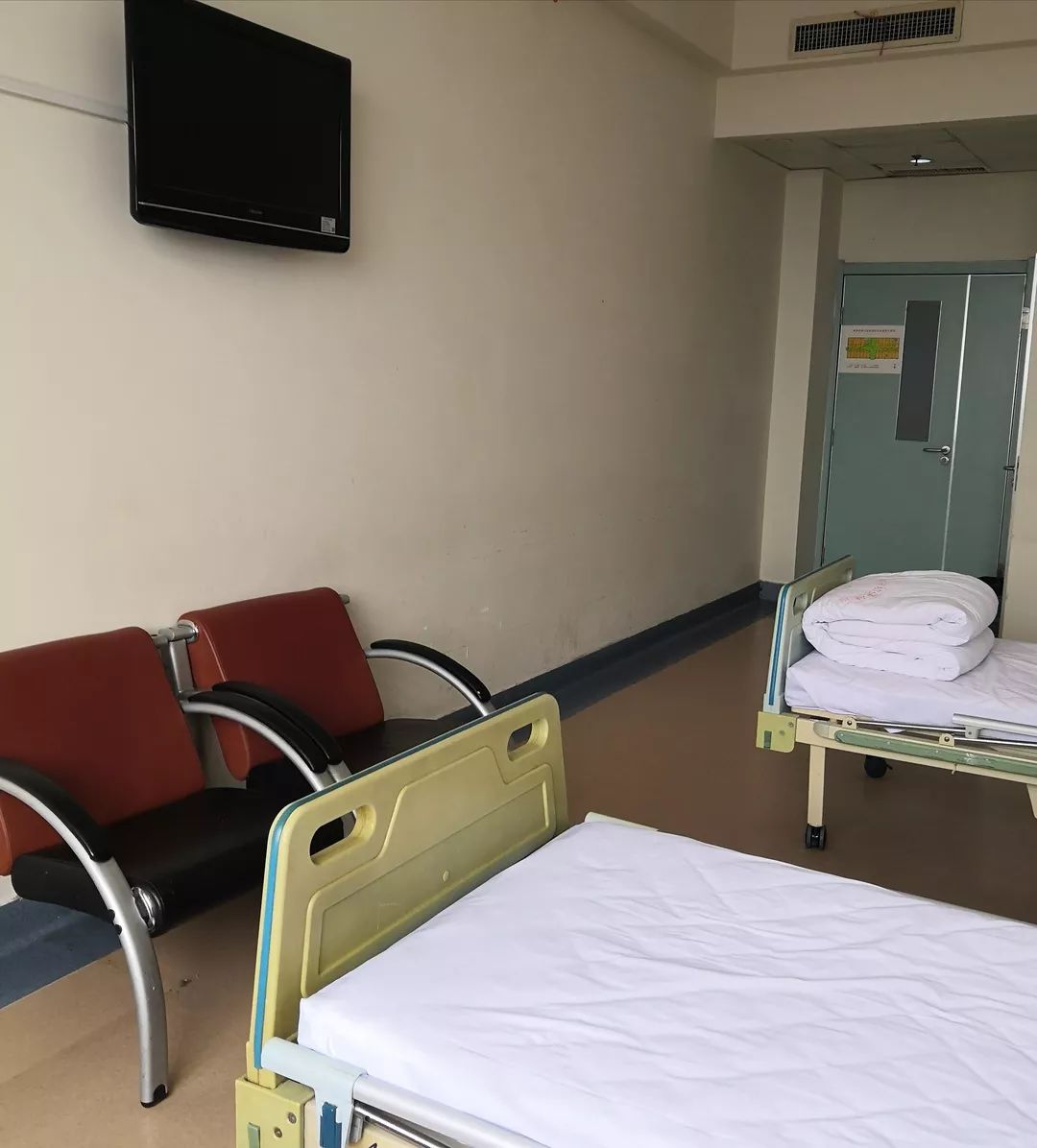 在淄博市妇幼保健院杏园院区病房楼15楼,疼痛康复科的医护人员们正忙