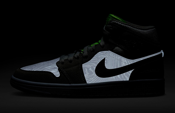 该款aj1使用独特的斑马纹3m设计,延续 air jordan 1 mid 的造型,配色