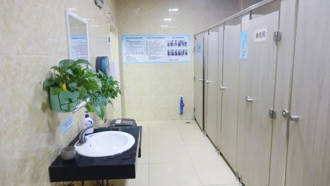 守初心担使命小厕所大革命我院厕所革命整治完成