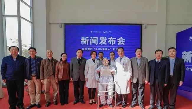 术后第2天,李华可以扶着坐起