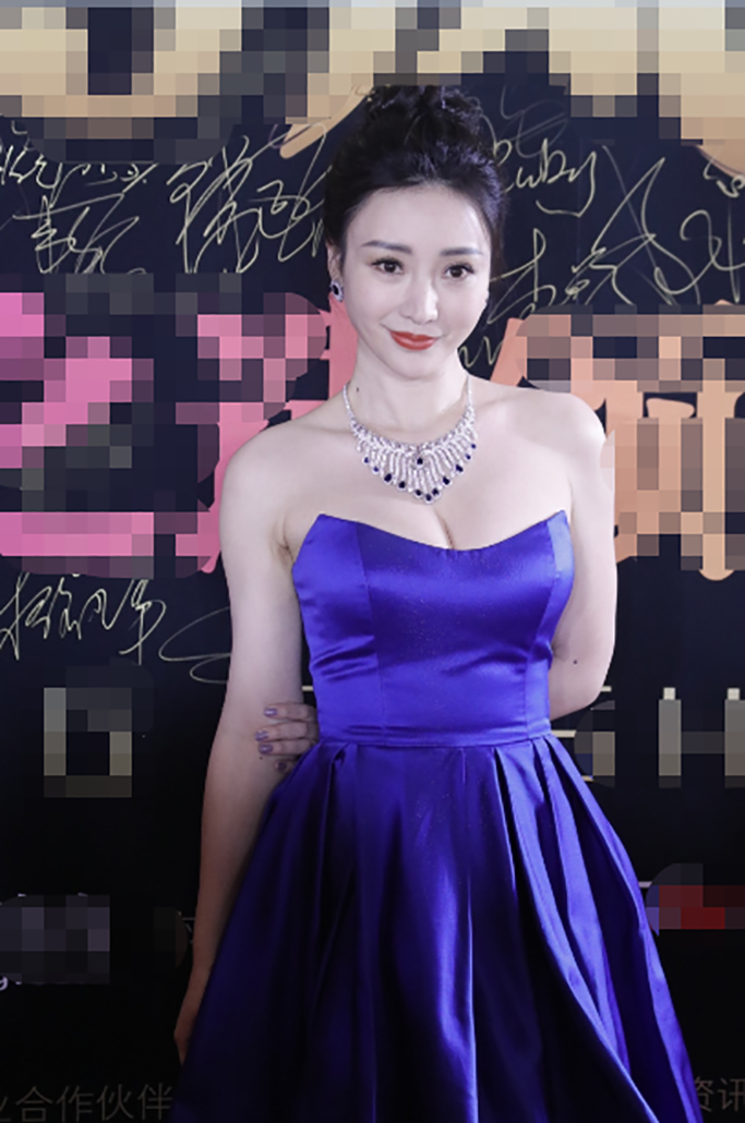 39岁柳岩的性感之路抹胸裙穿上瘾身材有料就是任性