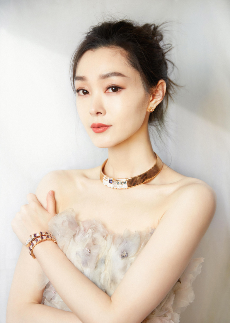 宋轶龙须丸子头登热搜 时尚盛典获"年度时尚优雅先锋"