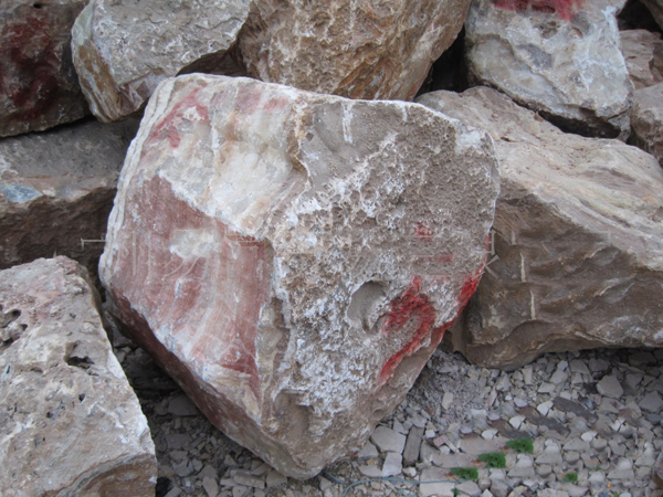 来自山东的用户,拥有大量的大理石原料,咨询我们大理石能制砂吗?