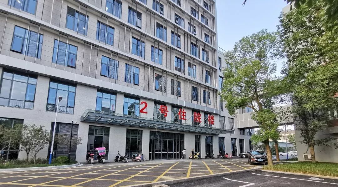 从即日起,除眼科,耳鼻喉科,口腔科外,在安吉县中医院就诊省级专家均至