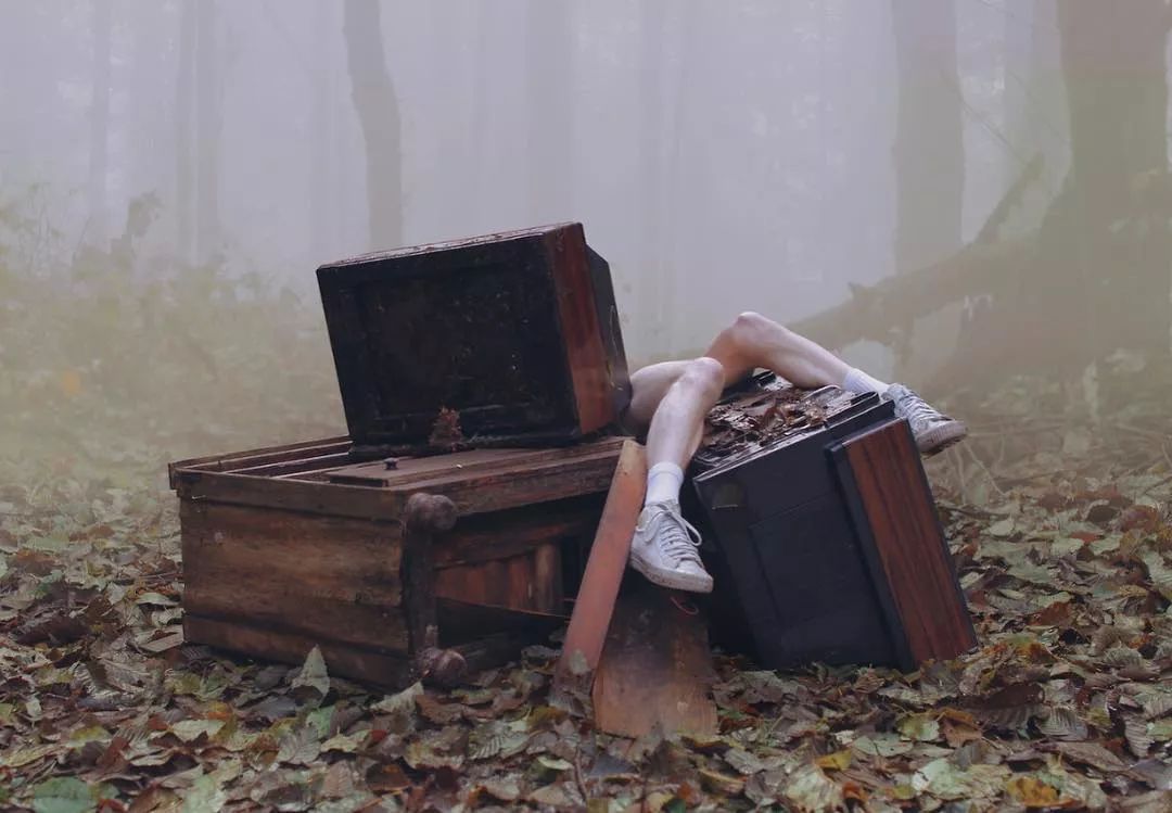 这名pizza送餐员用摄影诠释了人类的孤独和丧