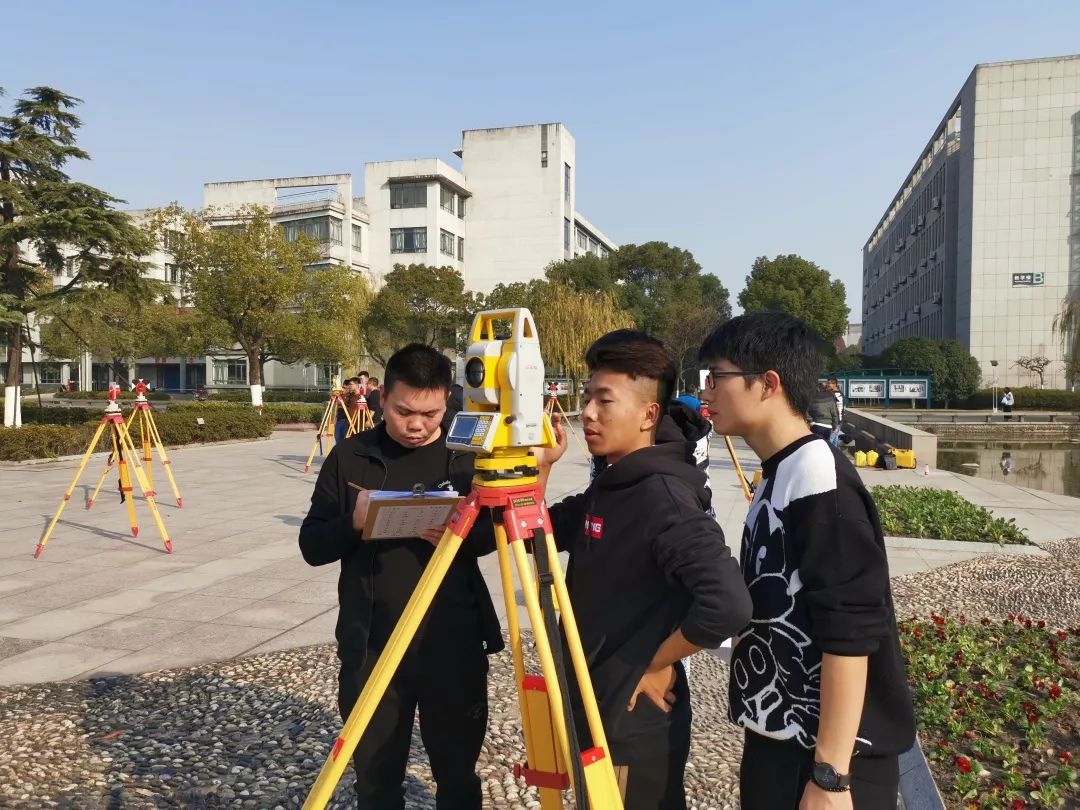 公司成功举办首期工程技术人员测量培训班