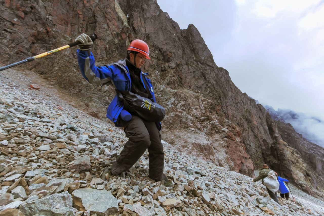 登顶回撤 人生第一次遭遇销魂的大自然滑梯 高山流石滩 给跪了!-搜狐大视野-搜狐新闻
