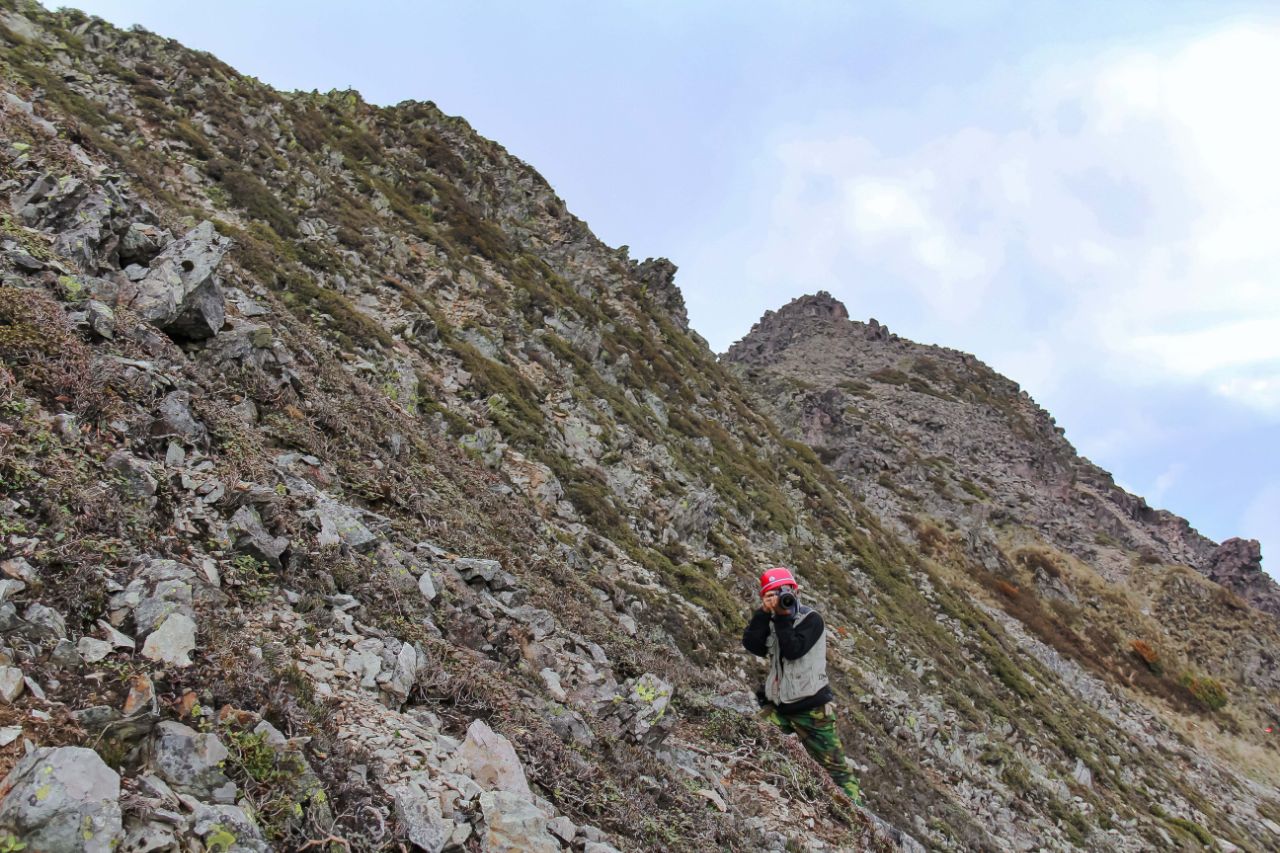 登顶回撤 人生第一次遭遇销魂的大自然滑梯 高山流石滩 给跪了!-搜狐大视野-搜狐新闻