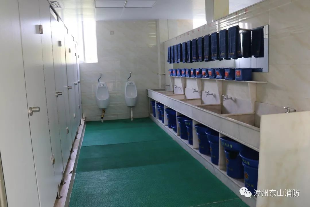 消防大队扎实推进"不忘初心,牢记使命"主题教育专项整治工作_盥洗间