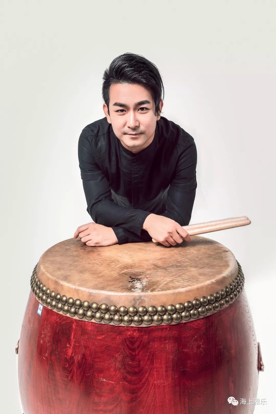 于中国音乐学院师从中国著名打击乐演奏家朱啸林老师学习民族打击乐