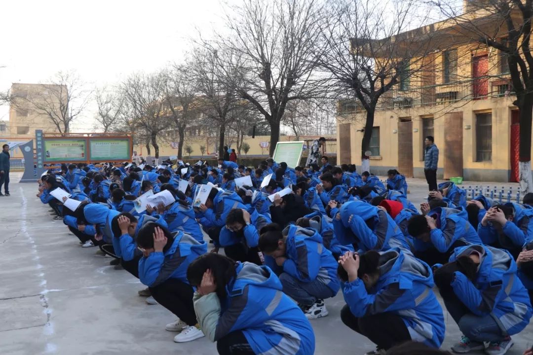 雨金中学开展防震防火应急疏散演练暨消防安全教育活动