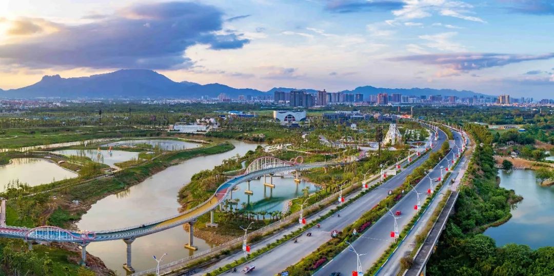 今年贵港城区12条支路完成白改黑铺设的是新型的67