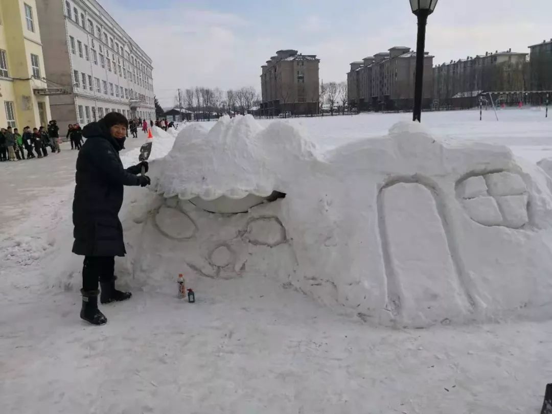 小学校园雪雕图片